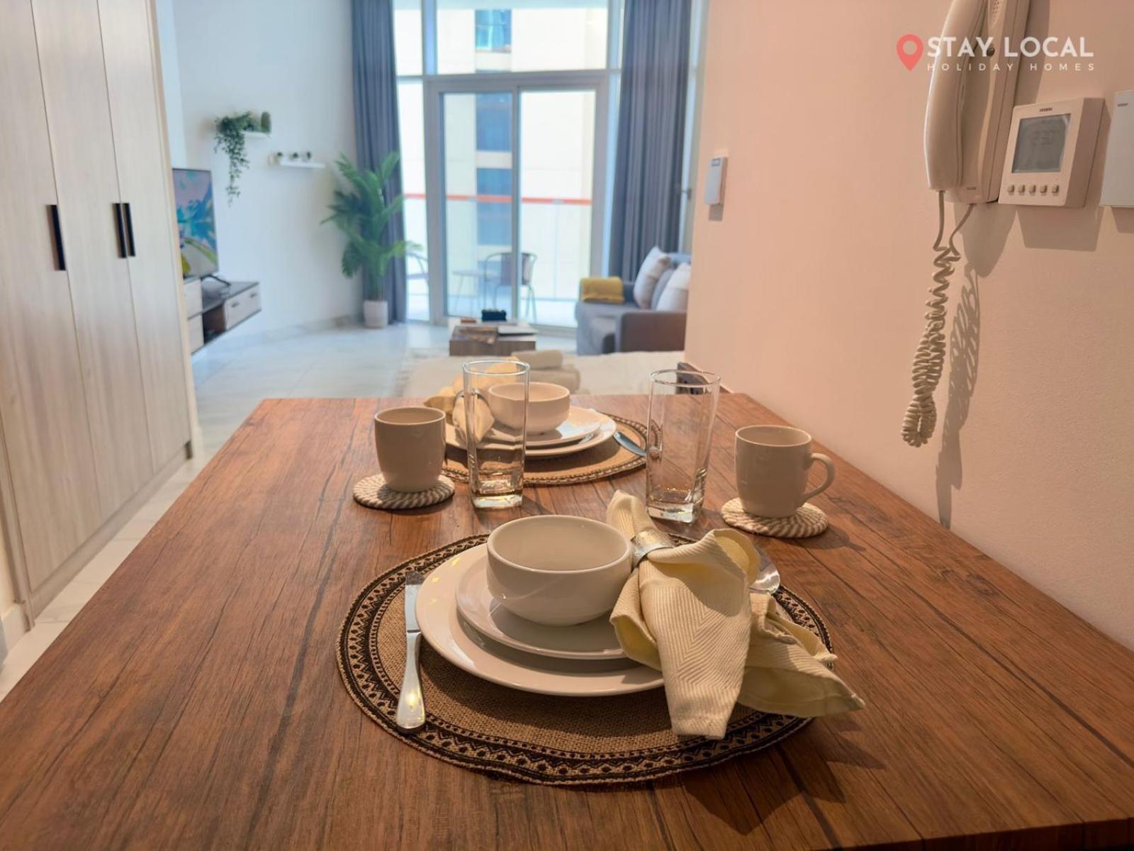Laid-back I Location I Free Parking I Canal View Apartment Dubai