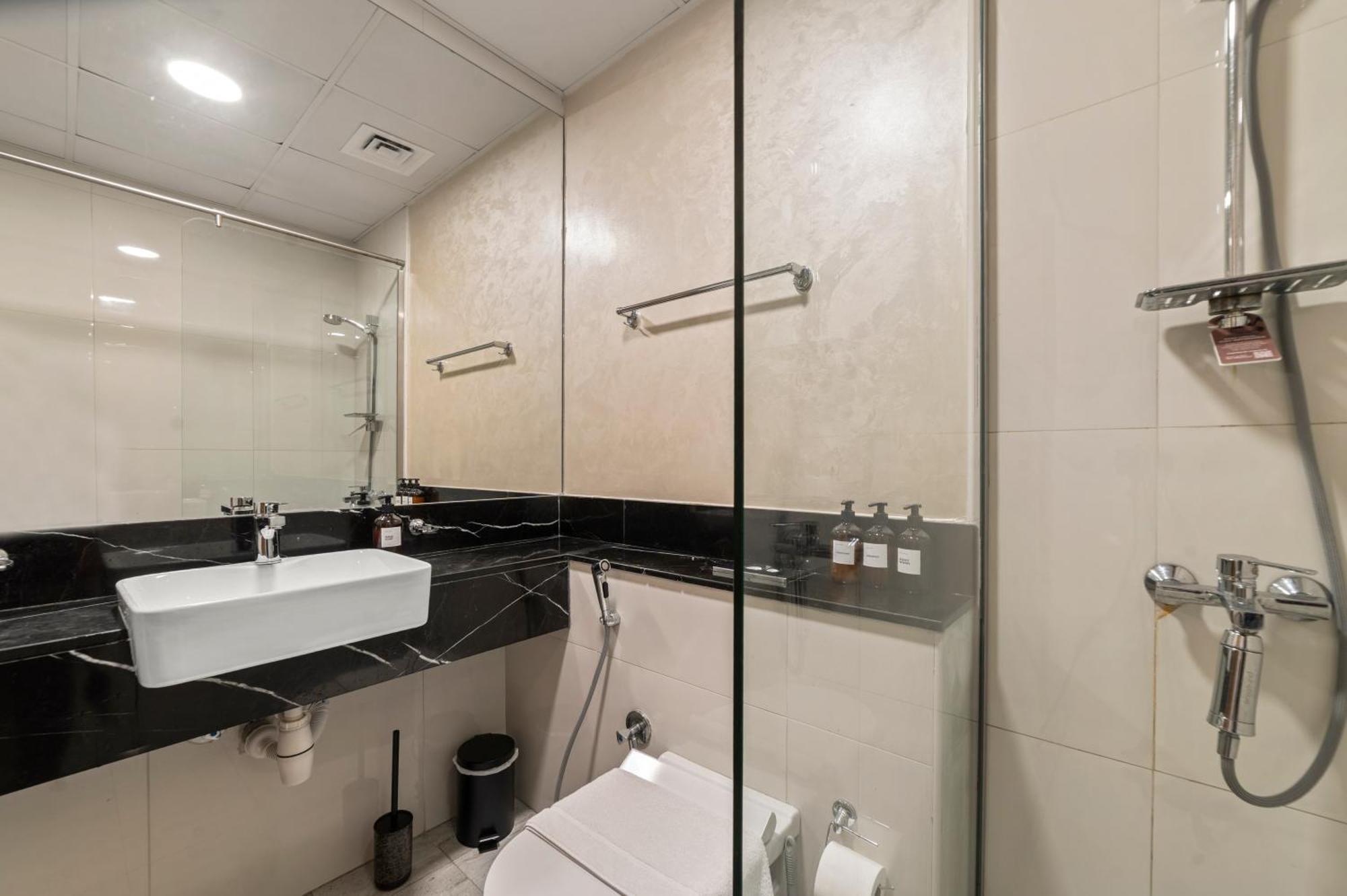 Laid-back I Location I Free Parking I Canal View Apartment *