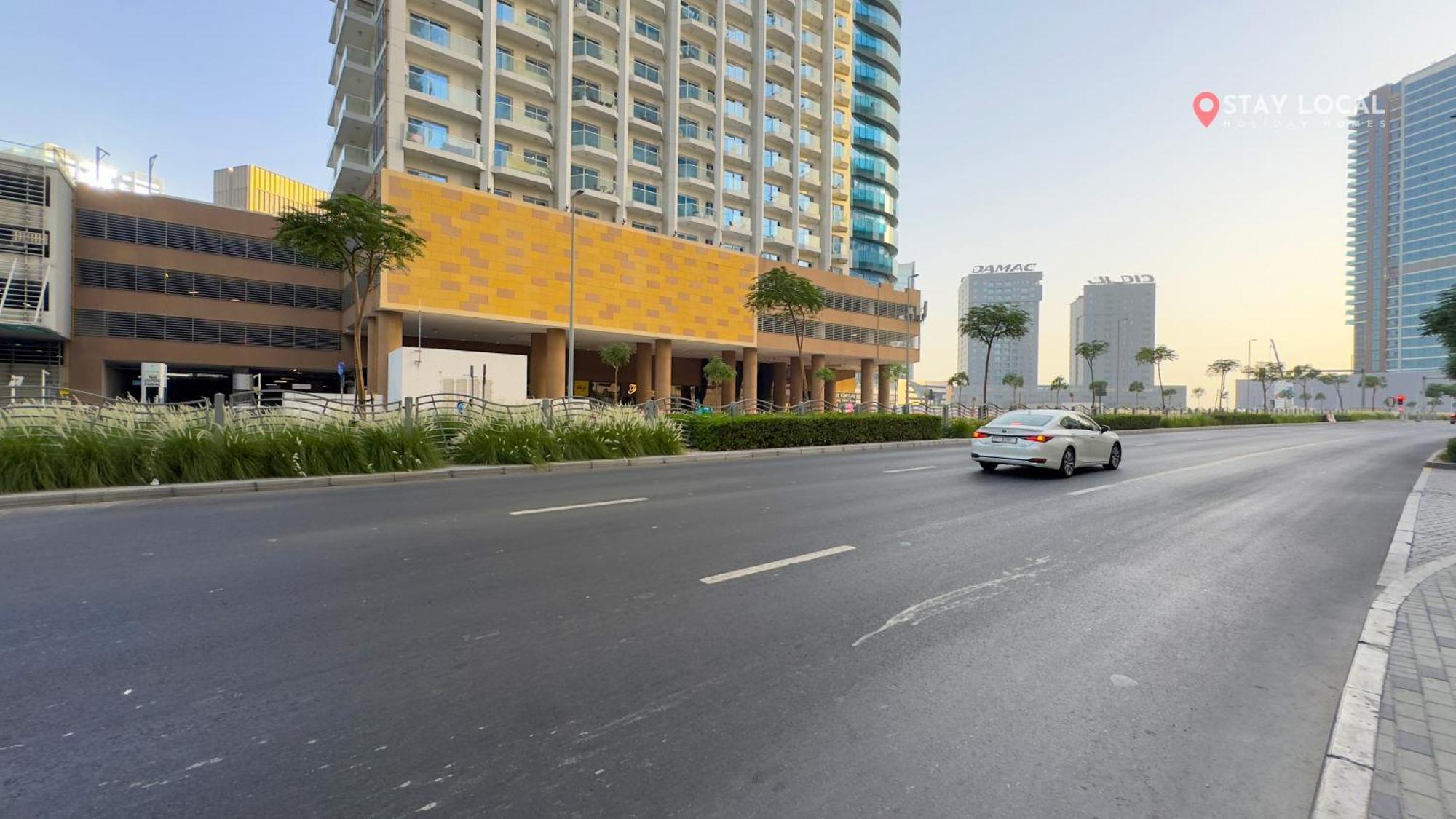 Apartment Laid-back I Location I Free Parking I Canal View Dubai