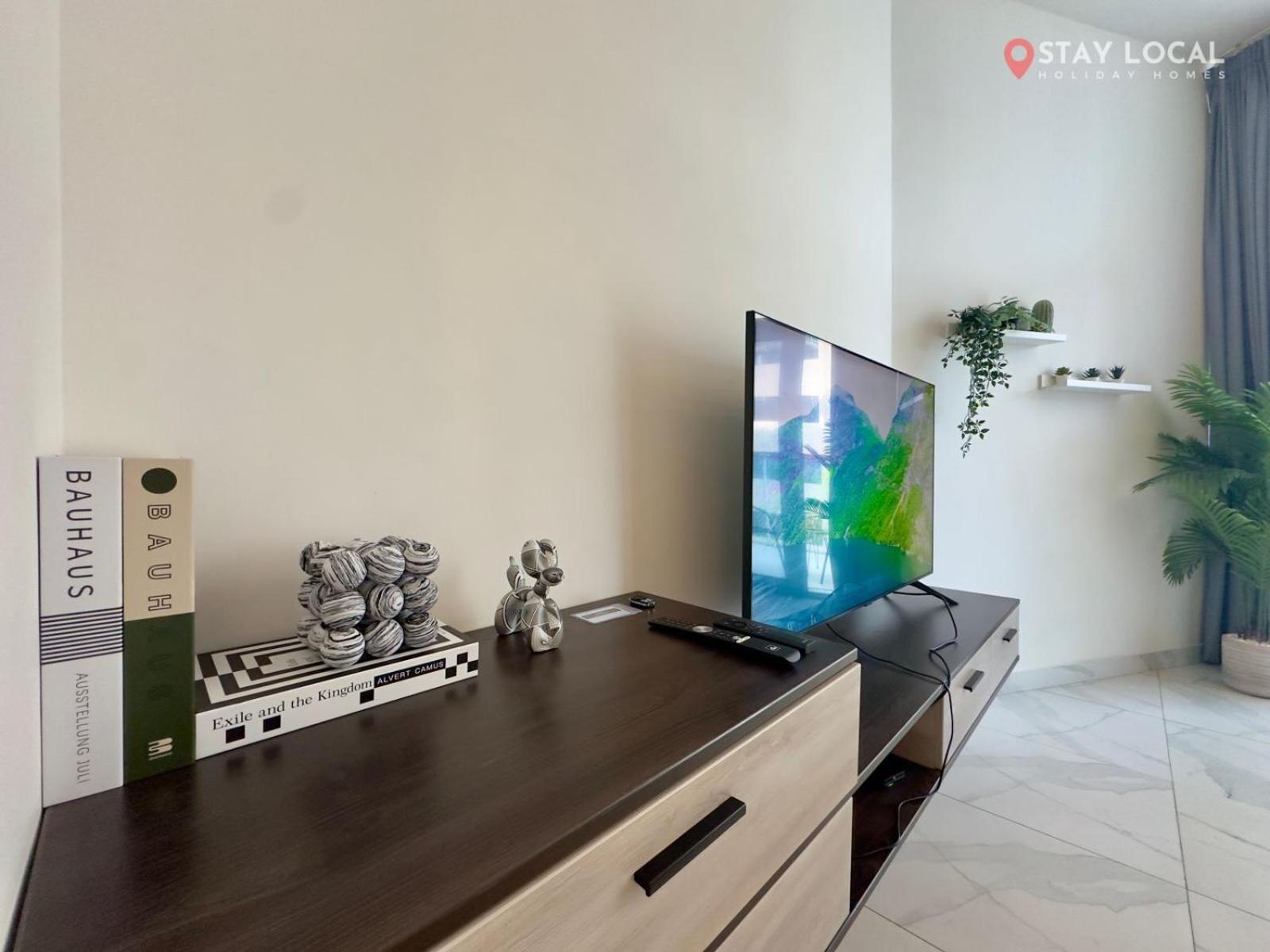 Laid-back I Location I Free Parking I Canal View Apartment *